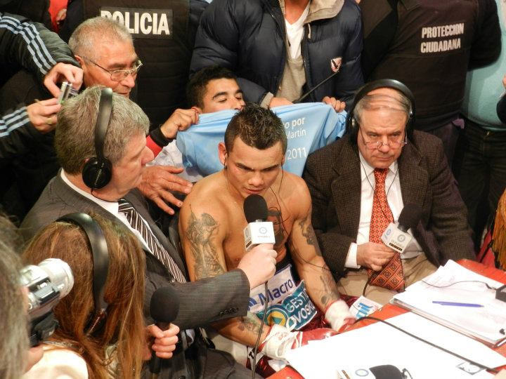 Pizarra táctica con marcación de líneas defensivas